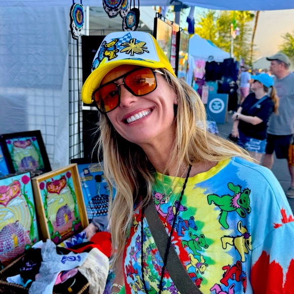 Meet your Posher, Stephanie - Picture 1 of 2